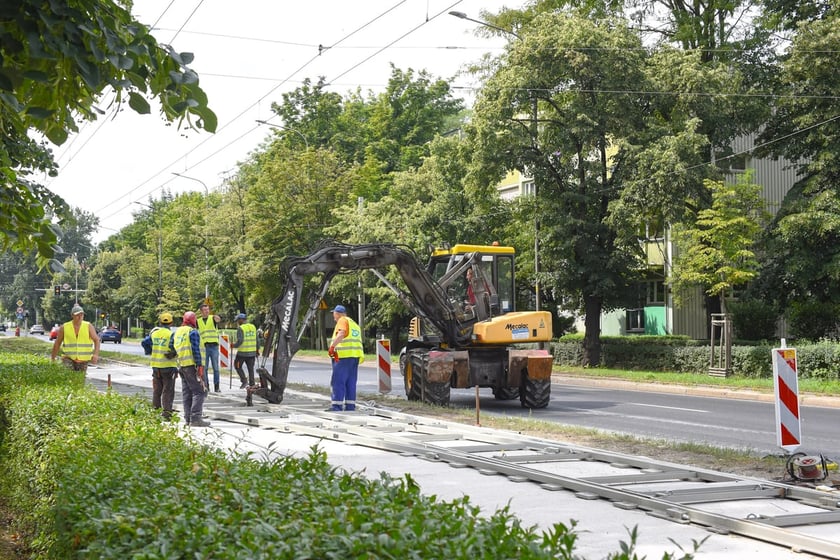 Remont na skrzyżowaniu ulic Powstańc&oacute;w Śląskich i Jastrzębiej we Wrocławiu. 26.07.2025