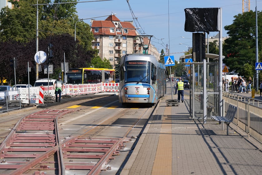 Tramwaje znów jeżdżą ul. Bardzką - 2 sierpnia 2025
