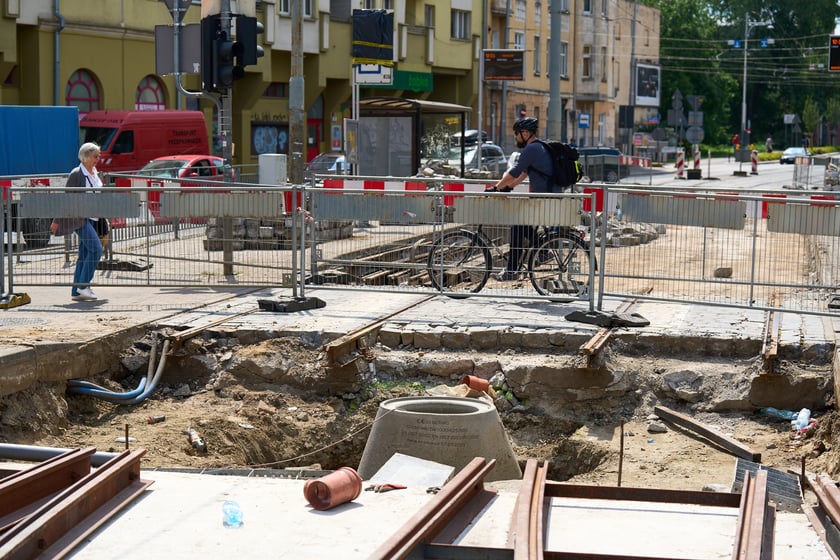Remont torowiska na skrzyżowaniu Pomorska-Dubois