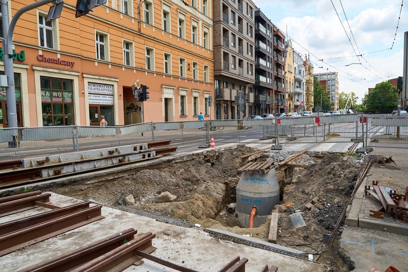 Remont torowiska na skrzyżowaniu Pomorska-Dubois