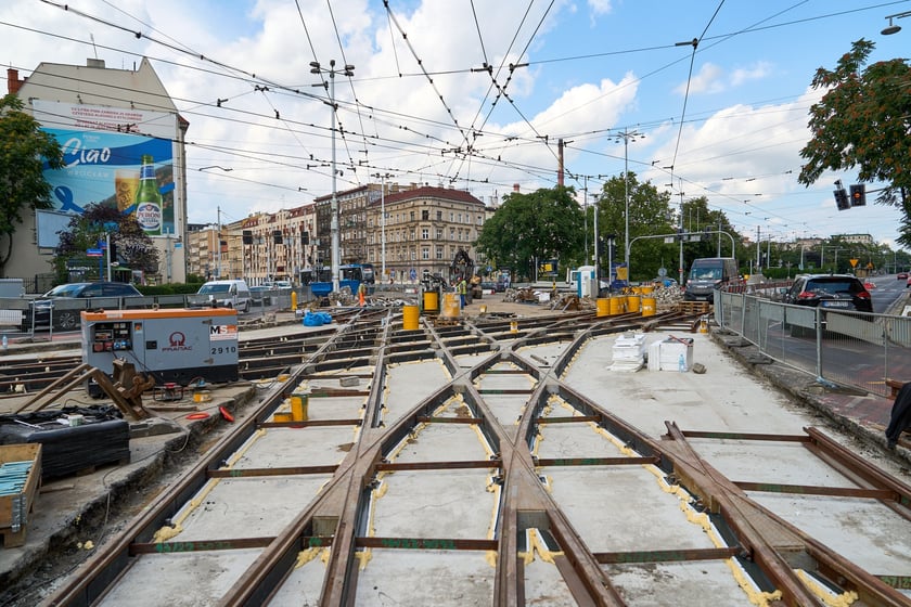 Remont torowiska na skrzyżowaniu Pomorska-Dubois