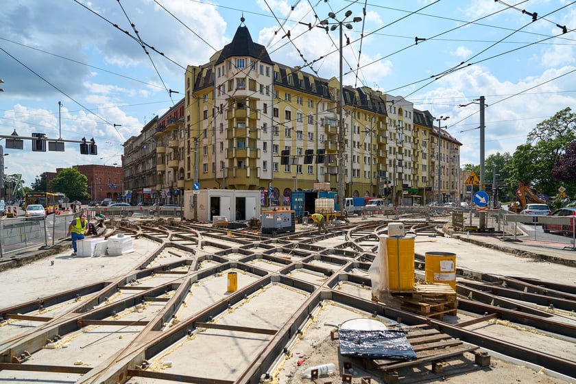 Remont torowiska na skrzyżowaniu Pomorska-Dubois