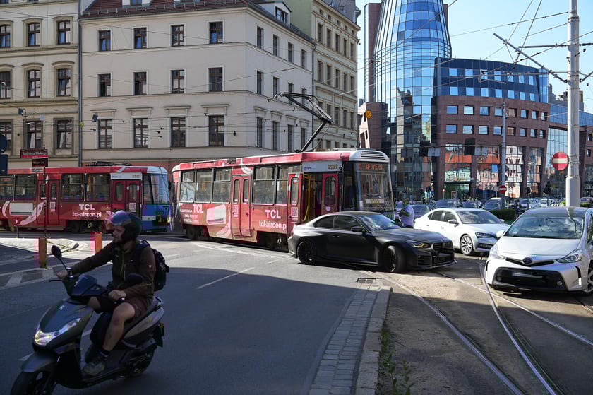 Wypadek na skrzyżowaniu Krupniczej i Kazimierza Wielkiego 19 sierpnia