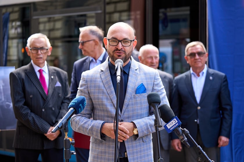 Tramwaj im. Piotra Bednarza – nadanie imienia. Uczestnicy spotkania, 22 sierpnia 2025 r.