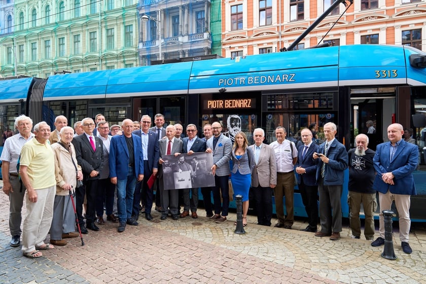 Tramwaj im. Piotra Bednarza – nadanie imienia. Uczestnicy spotkania, 22 sierpnia 2025 r.