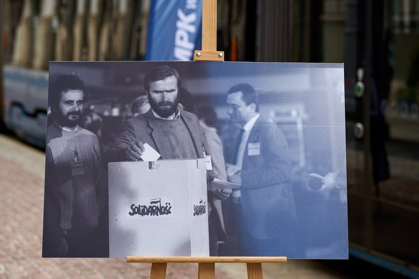 Tramwaj im. Piotra Bednarza – nadanie imienia. Uczestnicy spotkania, 22 sierpnia 2025 r.