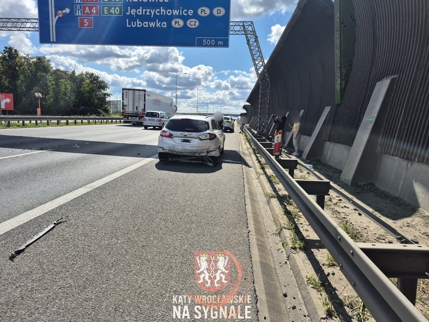 Wypadek na AOW - zderzyły się trzy samochody (24 sierpnia)