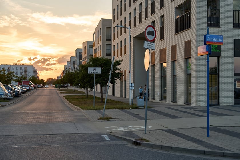 Aleja Architektów i jej otoczenie - istniejące i powstające budynki na Nowych Żernikach na osiedlu Leśnica