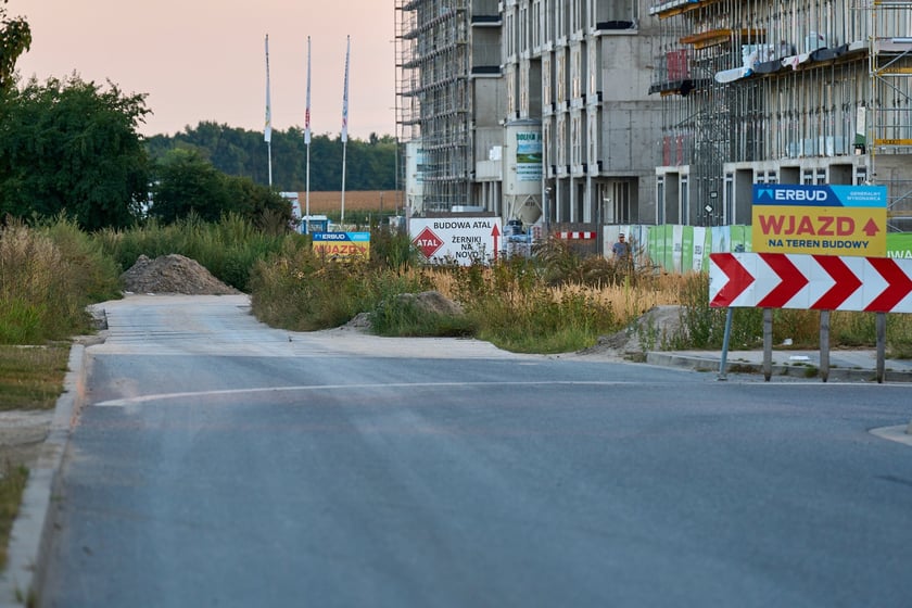 Aleja Architektów i jej otoczenie - istniejące i powstające budynki na Nowych Żernikach na osiedlu Leśnica