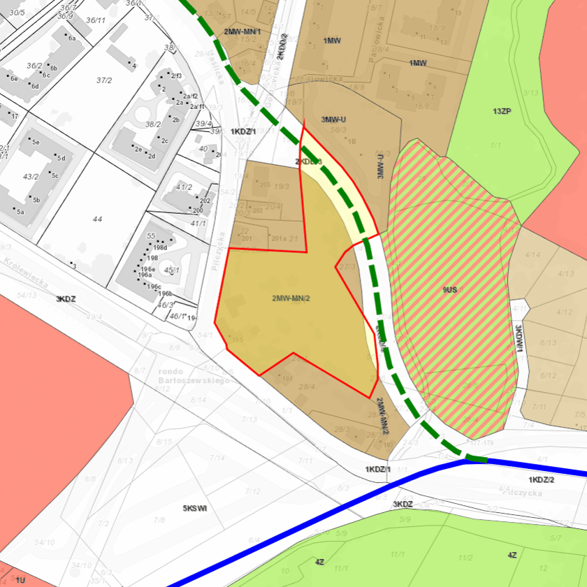 Powiększ obraz: Na mapie działki przy ul. Pilczyckiej o numerach 56/1 i 56/2 zaznaczone są czerwoną linią. Nieruchomość objęta jest planem nr 307. Kolor brązowy z symbolem 2MW-MN/2, który obejmuje większość terenu działki, oznacza, że to teren zabudowy mieszkaniowej. Niewielka część działki w kolorze białym (2KDD/3) przeznaczona jest pod komunikację publiczną. Tym "korytarzem" mają biec tory tramwajowe naniesione zieloną przerywaną linią. Istniejące torowisko prowadzące do krańcówki "Tarczyński Arena (Królewiecka)" oznaczone jest ciągłą linią w kolorze niebieskim.