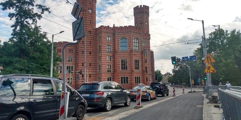 Trasa rowerowa wzdłuż ulicy Sądowej w czasie budowy.