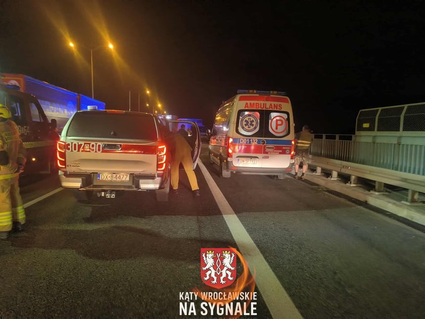 Wypadek na AOW - zderzyły się cztery samochody w tym osob&oacute;wka i trzy ciężarowe - 18 września