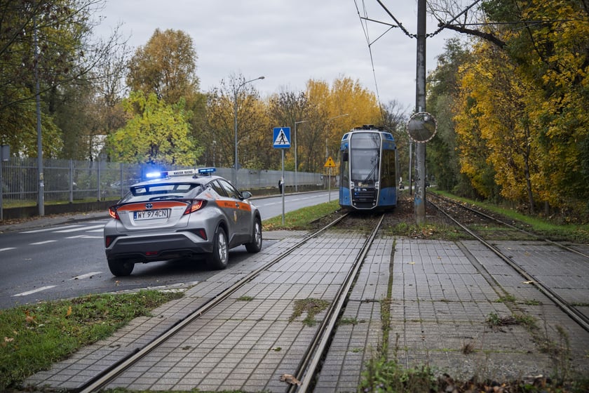 Powiększ obraz: Awaria trakcji tramwajowej na ul. Kwidzyńskiej.
