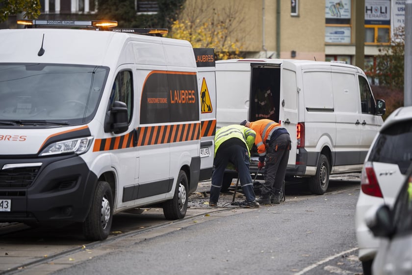 Powiększ obraz: Naprawa torowiska tramwajowego na ul. Glinianej.