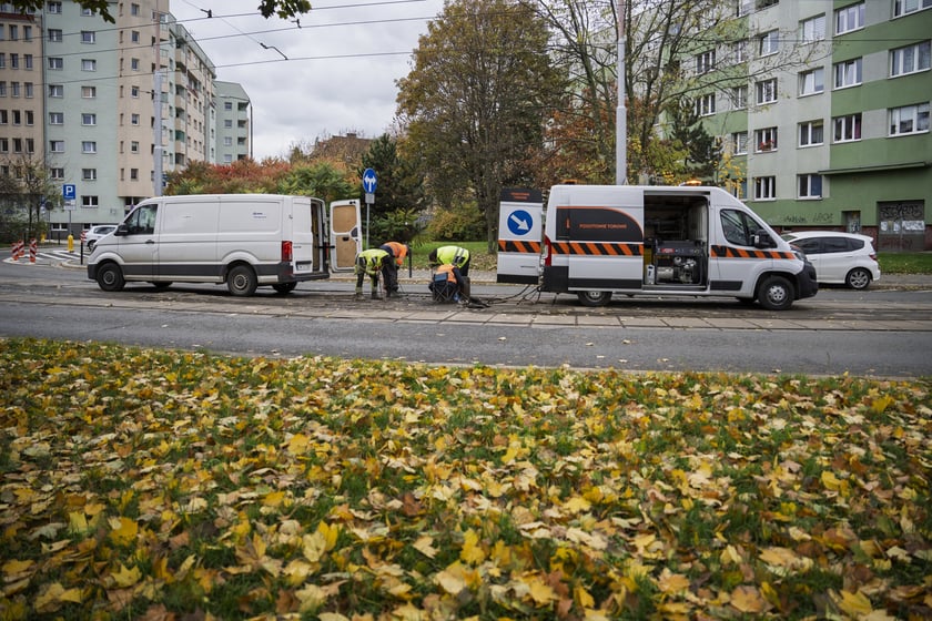 Powiększ obraz: Naprawa torowiska tramwajowego na ul. Glinianej.