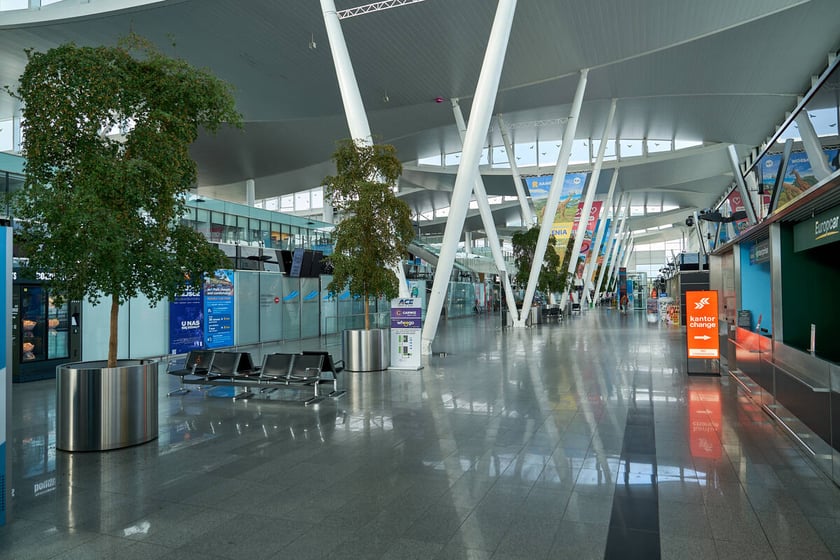 Wrocławskie lotnisko zamknięte do 4 grudnia 2025. Pusty terminal. Wrocław, 26.10.2025