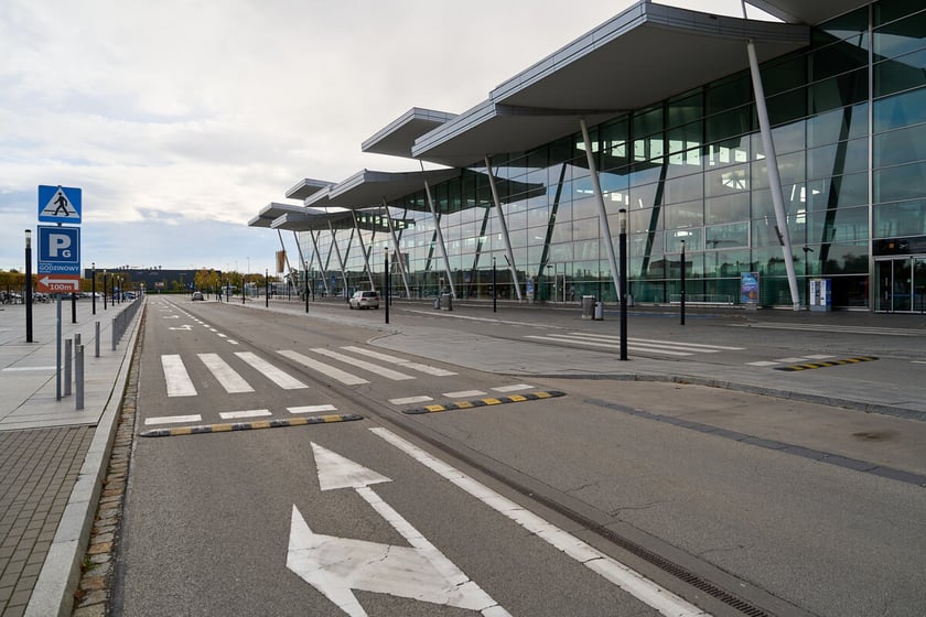 Wrocławskie lotnisko zamknięte do 4 grudnia 2025. Pusty terminal. Wrocław, 26.10.2025