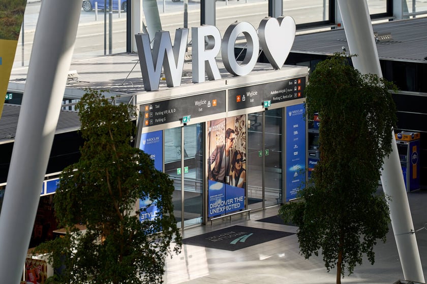 Wrocławskie lotnisko zamknięte do 4 grudnia 2025. Pusty terminal. Wrocław, 26.10.2025