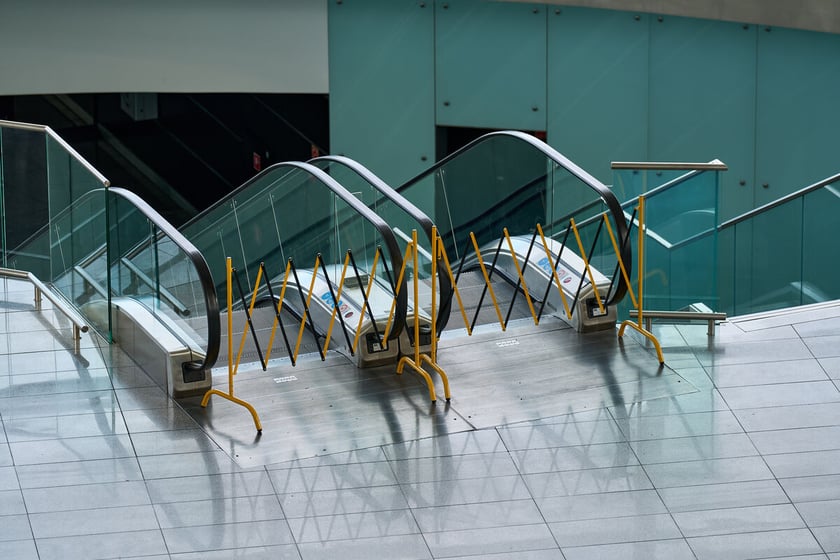 Wrocławskie lotnisko zamknięte do 4 grudnia 2025. Pusty terminal. Wrocław, 26.10.2025