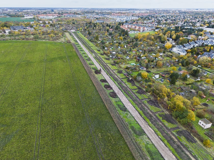 Widok na teren budowy Wschodniej Obwodnicy Wrocławia od strony ul. Grota-Roweckiego&nbsp;