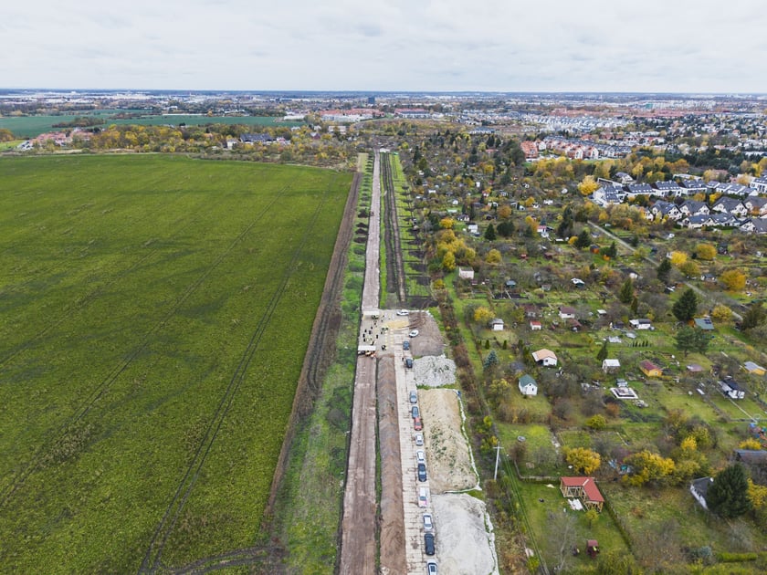 Widok na teren budowy Wschodniej Obwodnicy Wrocławia od strony ul. Grota-Roweckiego&nbsp;