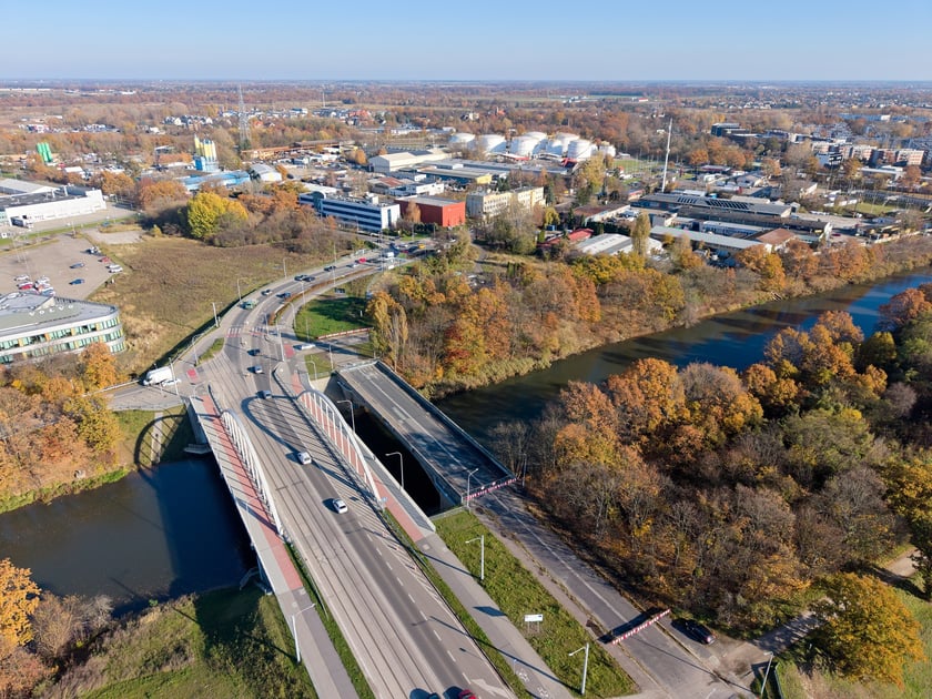 Widok na przyszłą trasę autobusowo-tramwajową na Swojczyce - mosty Chrobrego&nbsp;