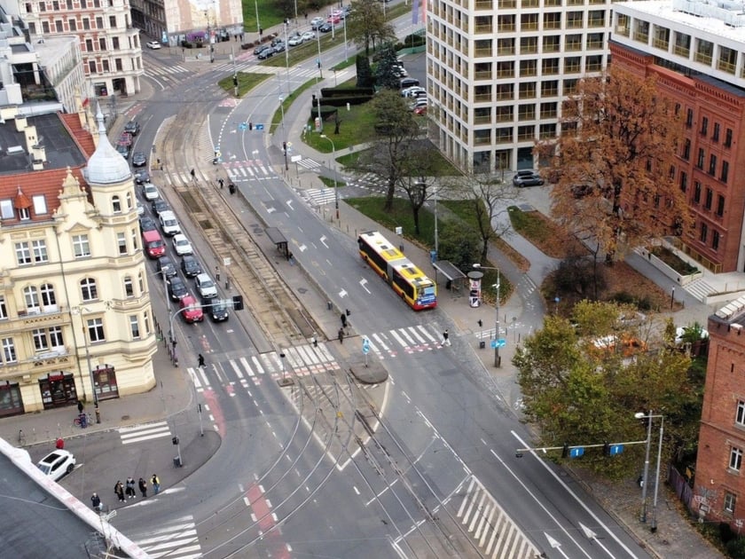 Widok na skrzyżowanie Drobnera z Dubois - przed i po