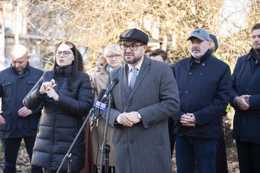 Rusza przebudowa węzła Drobnera-Dubois. Prezes MPK Witold Woźny podczas konferencji zapowiadającej zmiany w komunikacji