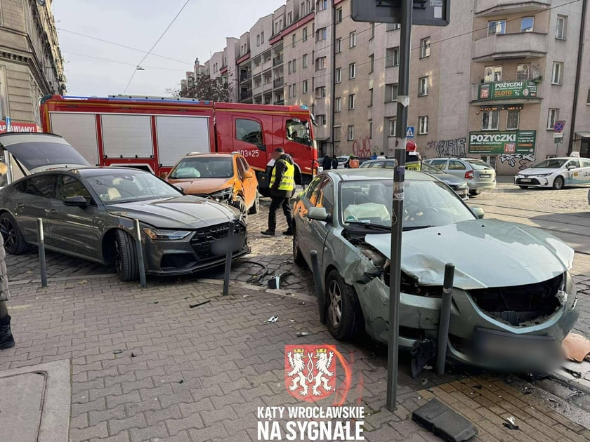 Rozbite samochody u zbiegu ul. Kościuszki 150 i Prądzyńskiego