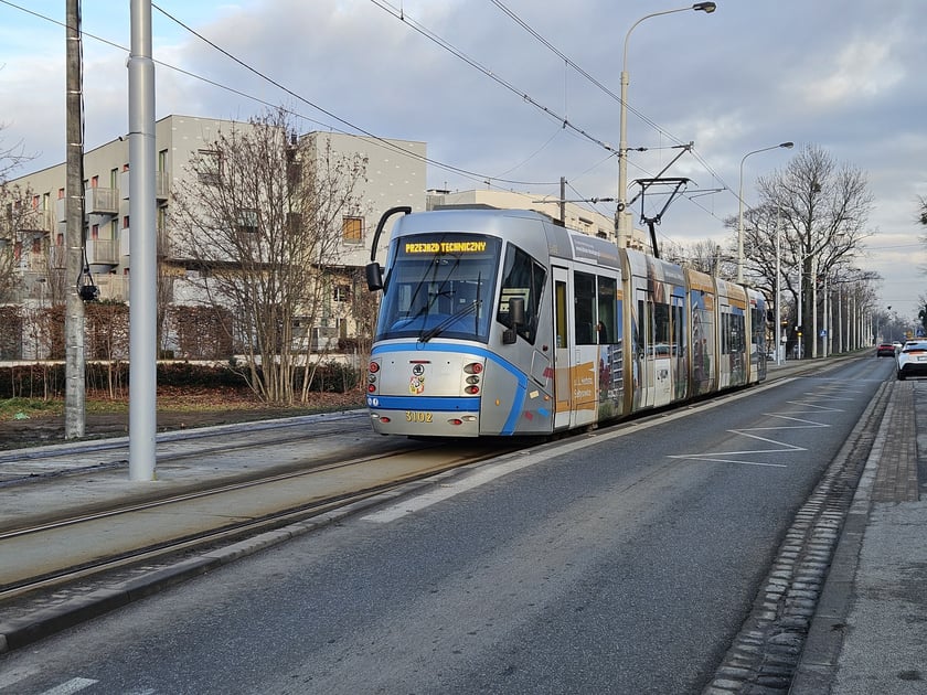 Powiększ obraz: Tramwaj na torowisku - przejazdy testowe na ul. Przyjaźni 6 grudnia 2025 r.