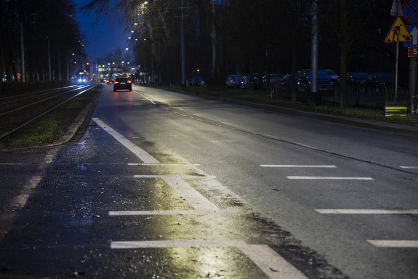 Powiększ obraz: Odcinek ul. Powstańców Śląskich wyremontowany w ramach programu Wrocław na Dobrej Drodze