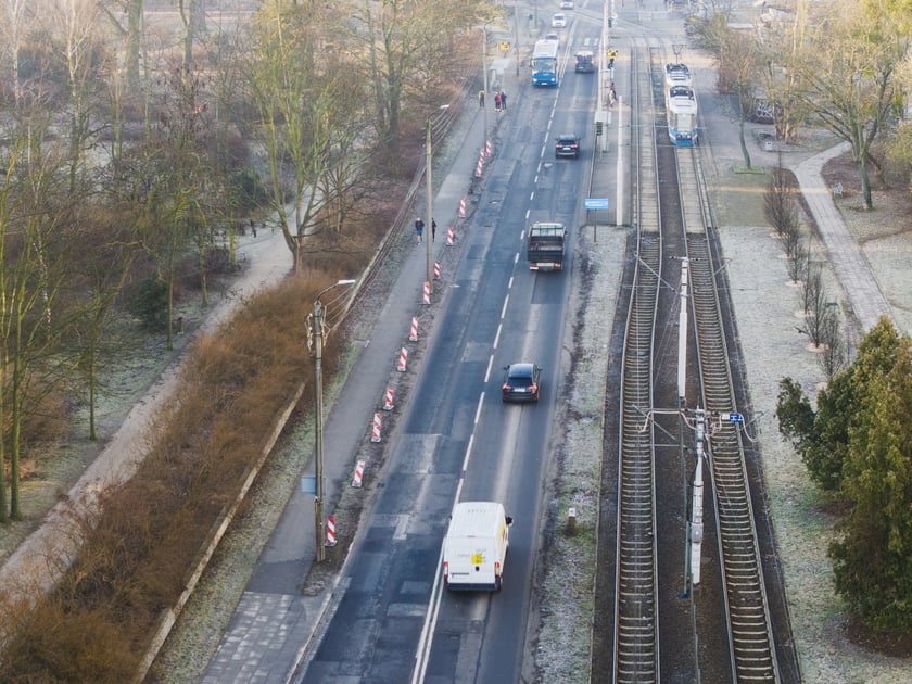 Powiększ obraz: Widok z lotu ptaka na odcinek ul. Grabiszyńskiej, który będzie remontowany w ramach programu Wrocław na Dobrej Drodze.