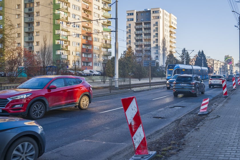 Powiększ obraz: Widok na odcinek ul. Grabiszyńskiej, który będzie remontowany w ramach programu Wrocław na Dobrej Drodze.