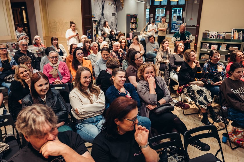 Otwarcie festiwalu #WrocławCzyta w filii nr 12 Miejskiej Biblioteki Publicznej na Dworcu Głównym.