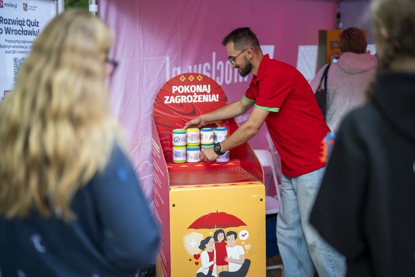 W Parku Południowym przy pomniku Fryderyka Chopina Tomasz Sapryk czytał „Bliznę” Auðury Avy Ólafsdóttiry