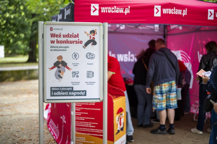 W Parku Południowym przy pomniku Fryderyka Chopina Tomasz Sapryk czytał „Bliznę” Auðury Avy Ólafsdóttiry