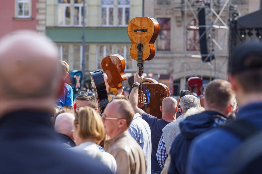 Gitarowy Rekord Świata we Wrocławiu pobity.