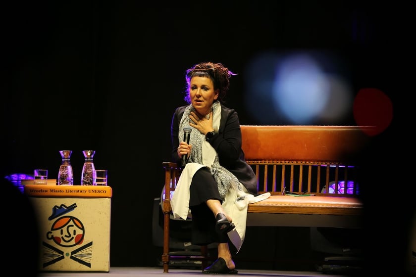 Olga Tokarczuk podczas spotkania w Hali Stulecia wokół książki ?Empuzjon?