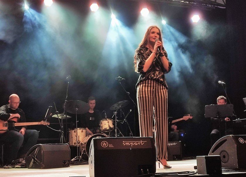 Prowadzi fundację, Teatr Piosenki, popularyzuje twórczość swojego męża ? Agata Klimczak-Kołakowska