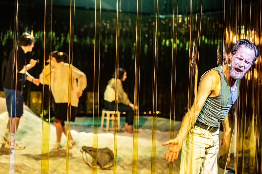 "Woda w usta" - spektakl Wrocławskiego Teatru Współczesnego