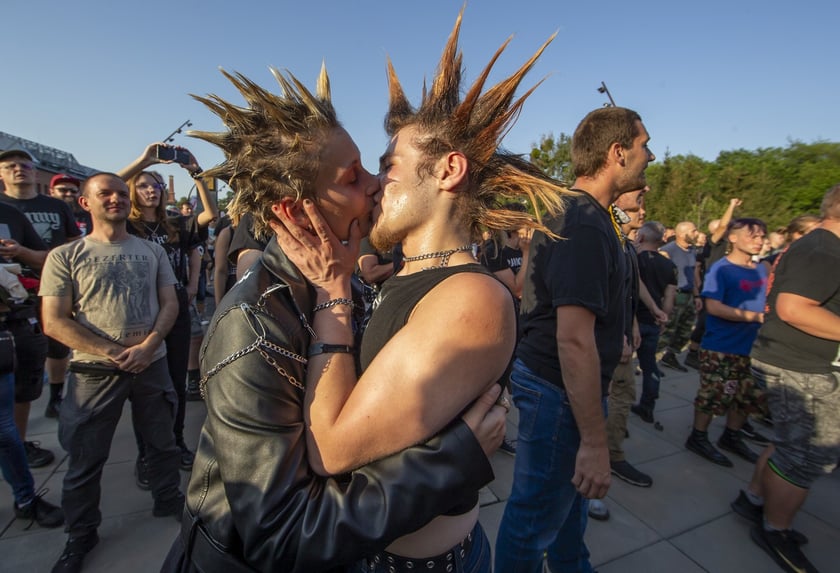 W Zajezdni przy ul. Grabiszyńskiej zagrały prawdziwe legendy punk rocka: LENIWIEC, KSU, DEZERTER. Gwiazdą wieczoru był THE EXPLOITED.