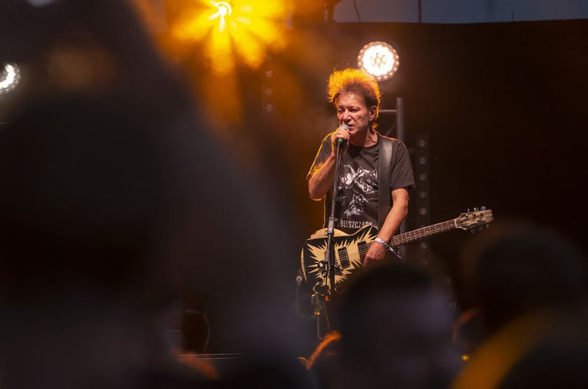 W Zajezdni przy ul. Grabiszyńskiej zagrały prawdziwe legendy punk rocka: LENIWIEC, KSU, DEZERTER. Gwiazdą wieczoru był THE EXPLOITED.