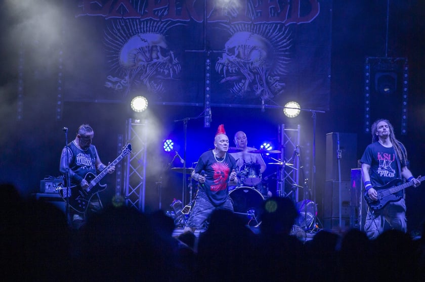 W Zajezdni przy ul. Grabiszyńskiej zagrały prawdziwe legendy punk rocka: LENIWIEC, KSU, DEZERTER. Gwiazdą wieczoru był THE EXPLOITED.