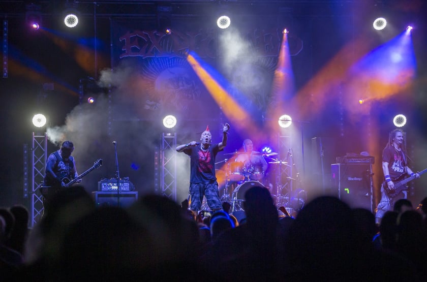 W Zajezdni przy ul. Grabiszyńskiej zagrały prawdziwe legendy punk rocka: LENIWIEC, KSU, DEZERTER. Gwiazdą wieczoru był THE EXPLOITED.