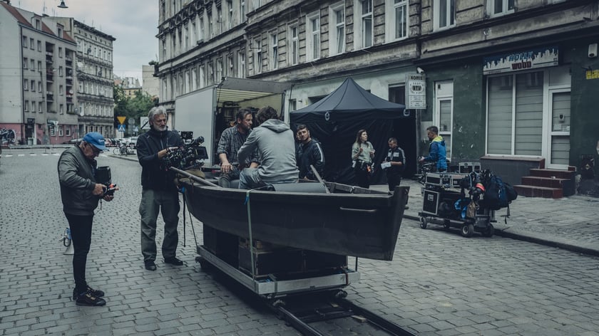 ?Wielka woda? ? łódka na szynach, czyli sceny kręcone na ulicy Więckowskiego