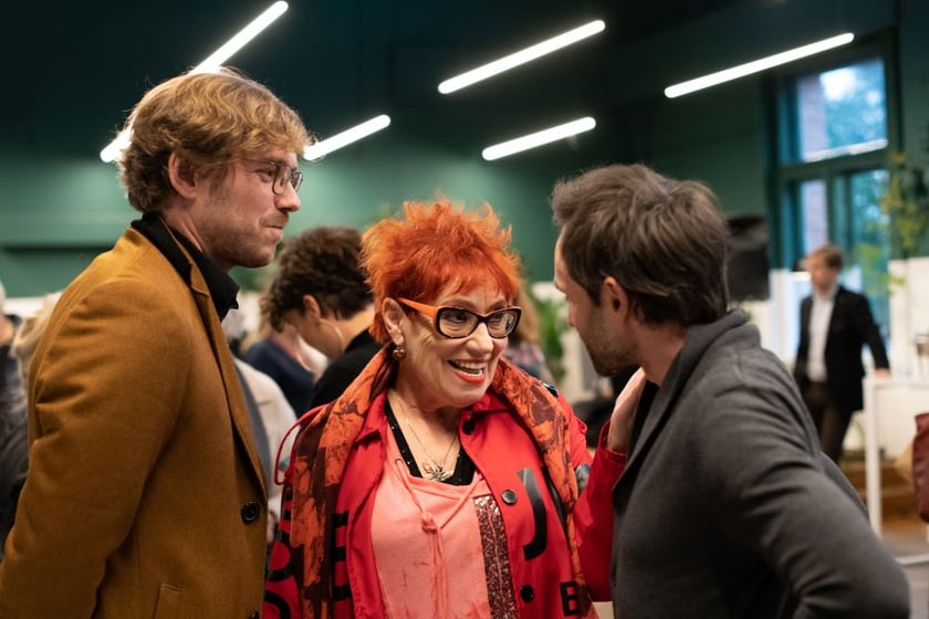 red. Wanda Ziembicka-Has ? pomysłodawczyni Wrocławskiej Księgi Pamięci, Bouke Groen (po lewej) ? kompozytor, i  Bartek Bartos ? realizator krótkiego metrażu OVERTONE,