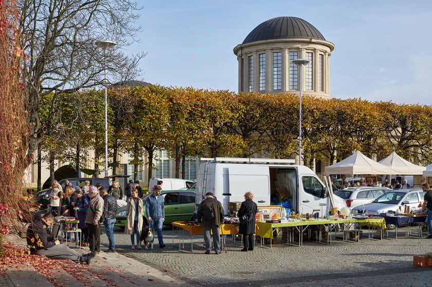 Giełda staroci we Wrocławiu, koło Hali Stulecia