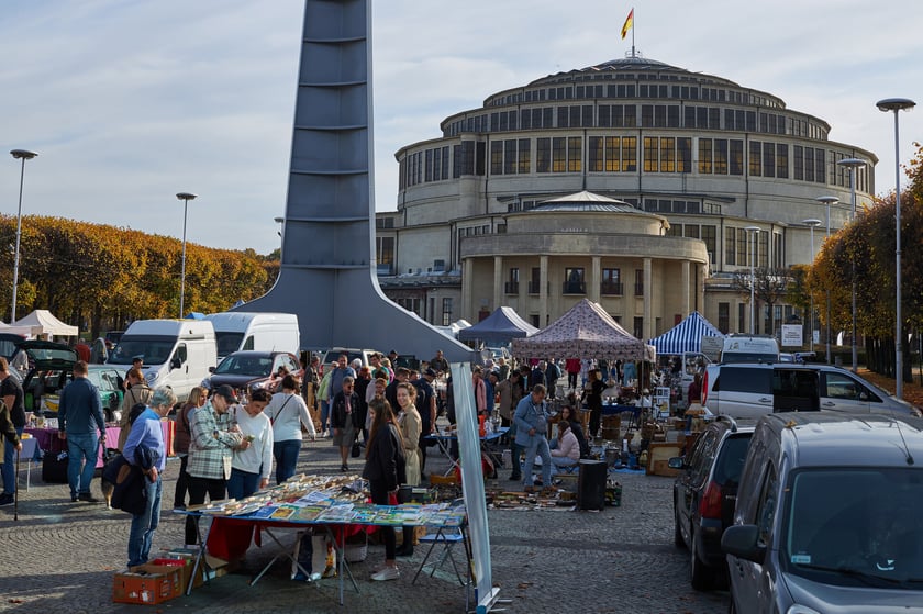 Giełda staroci we Wrocławiu, koło Hali Stulecia