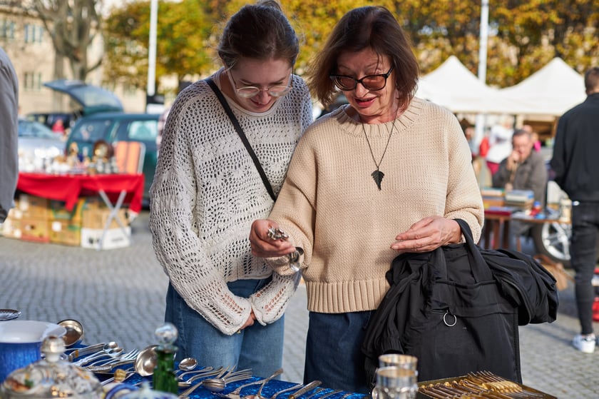 Giełda staroci we Wrocławiu, koło Hali Stulecia