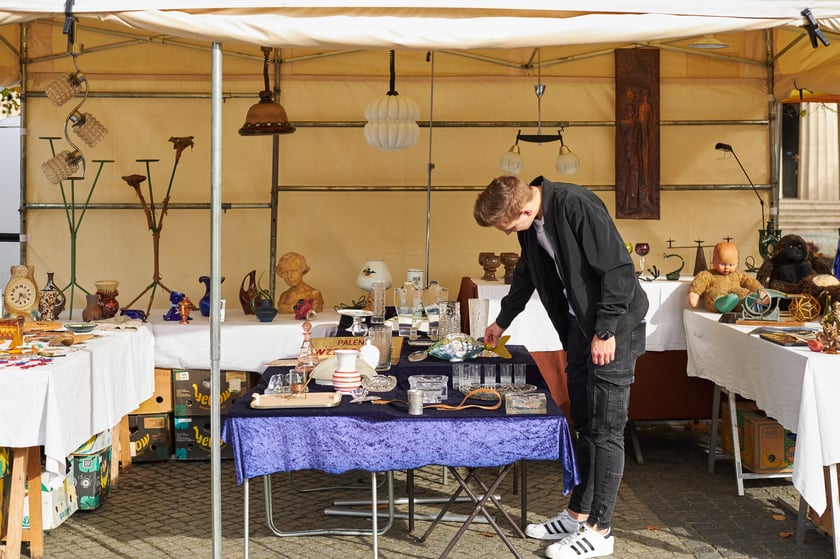 Giełda staroci we Wrocławiu, koło Hali Stulecia
